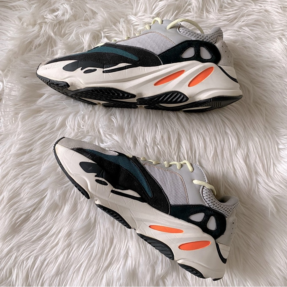 ADIDAS YEEZY Boost 700 Wave Runner (2017)